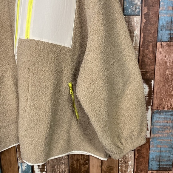 Universal thread teary bear neon green detail jacket - Picture 3 of 16